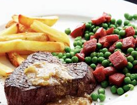 Gebakken kogelbiefstuk met mosterdsaus en erwtjes